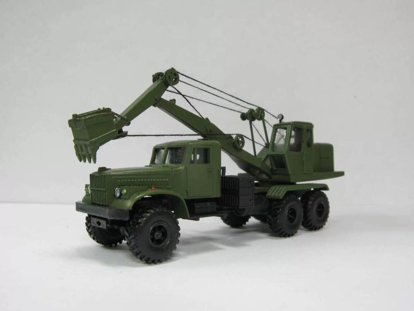 КРАЗ 255 экскаватор э305