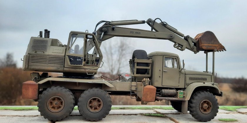 КРАЗ экскаватор