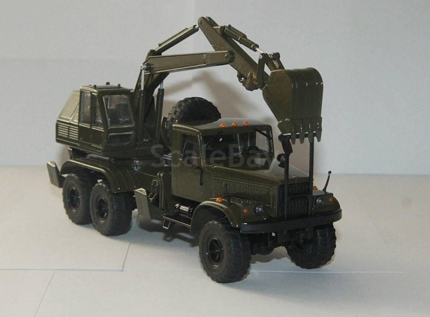 Автомобиль КРАЗ 255 экскаватор