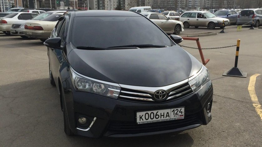 Toyota Corolla 2015 чёрная