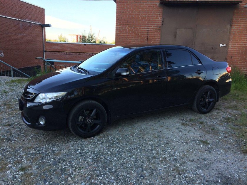 Тойота Королла 150 черная