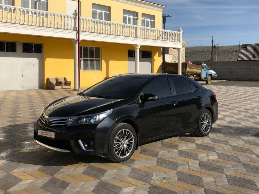 Toyota Corolla 2014 черная