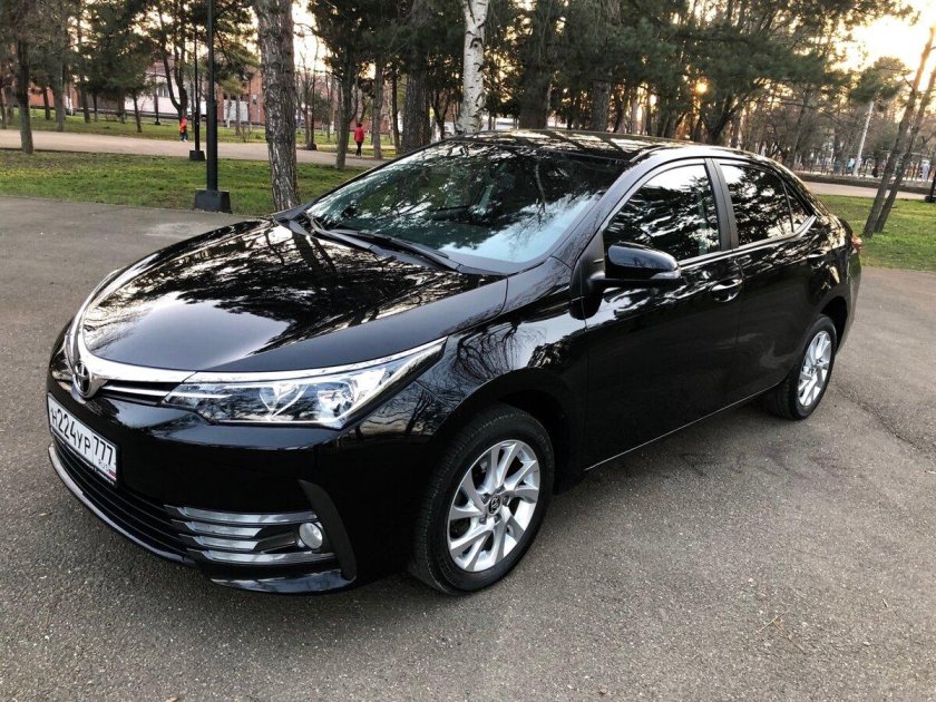 Toyota Corolla 2016 черная