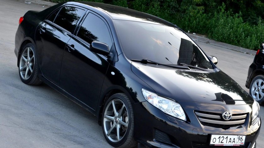 Тойота Королла е150 черная