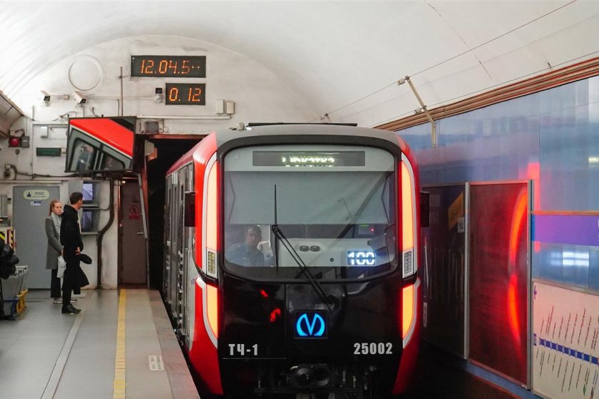 Поезд метро Балтиец Санкт-Петербург