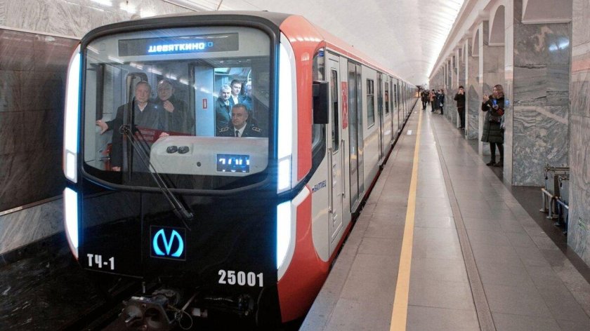 Поезд метро Балтиец Санкт-Петербург