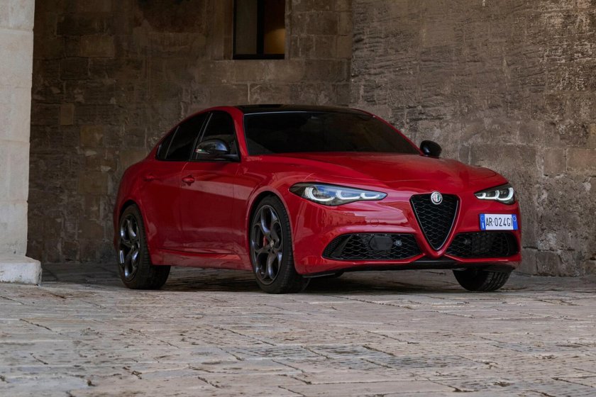 Alfa romeo giulia квадрифолио