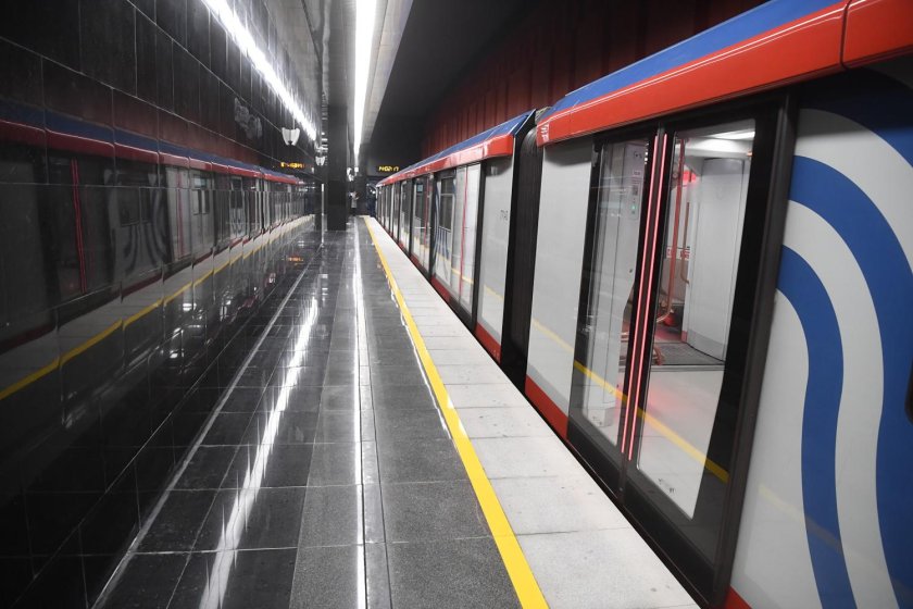 Поезд метро Москва 2020