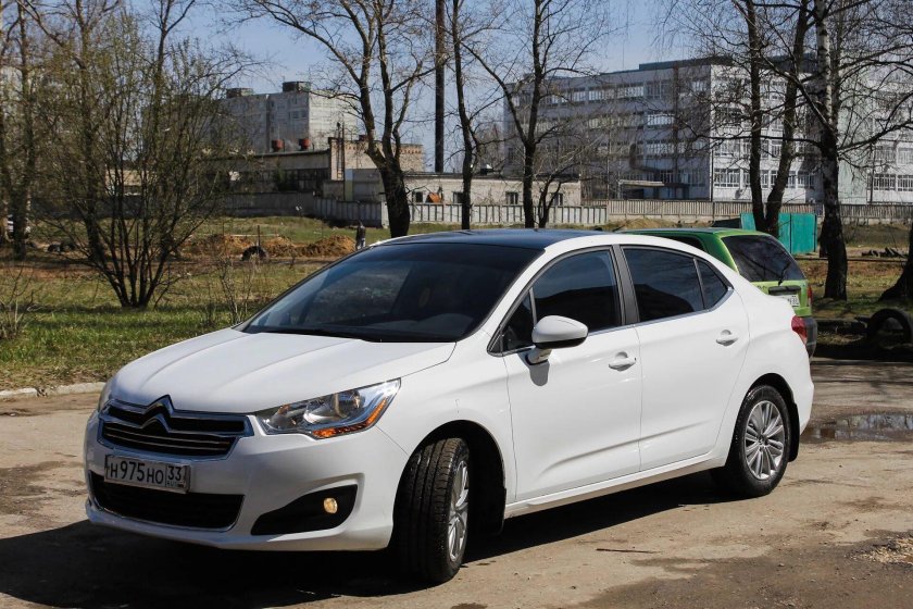 Citroen c4 седан белый с черной крышей