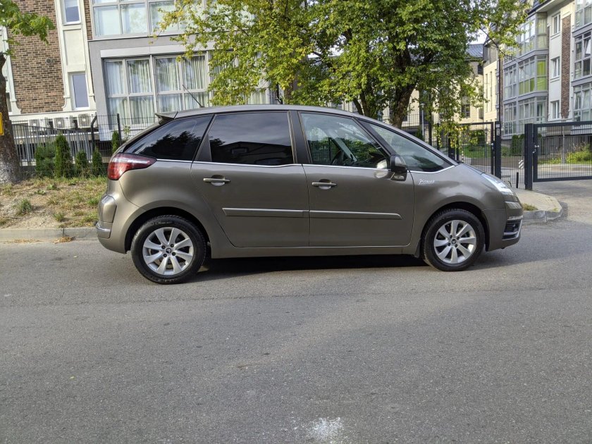 Можно на Ситроен ц 4 Пикассо 2008 года поставить резину 215-60-16