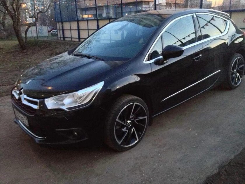 Ситроен ДС 4 черный