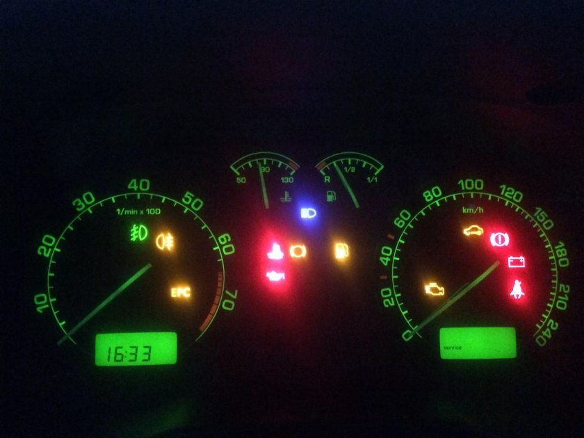 Лампочка чек Шкода Октавия 2007