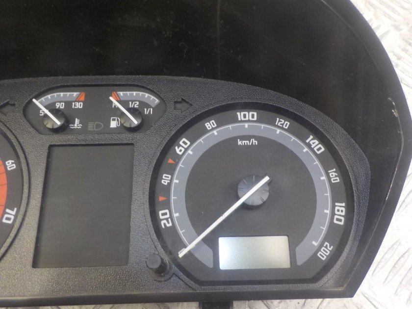 Панель приборов Шкода Фабия 1