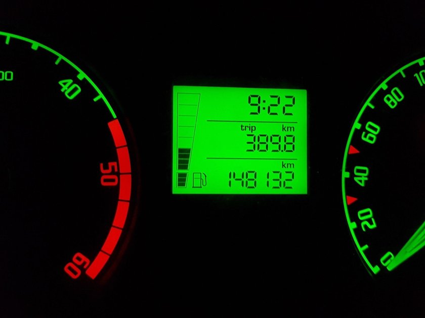 Как убрать на дисплее у шкоды фабии значок о спущенных шинах