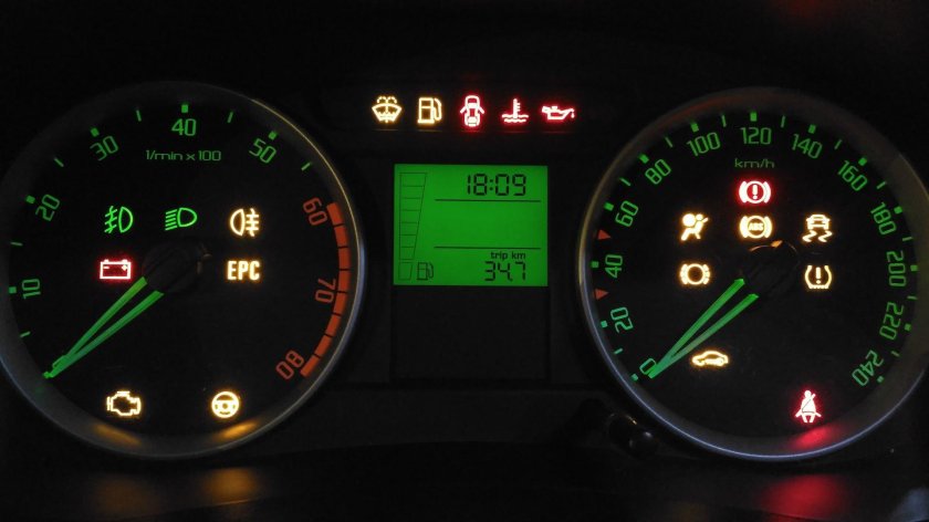 Шкода Фабия 2007 табло