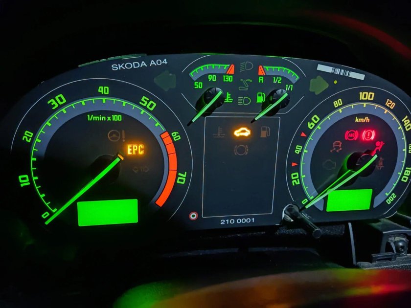 Приборная панель Шкода Фабия