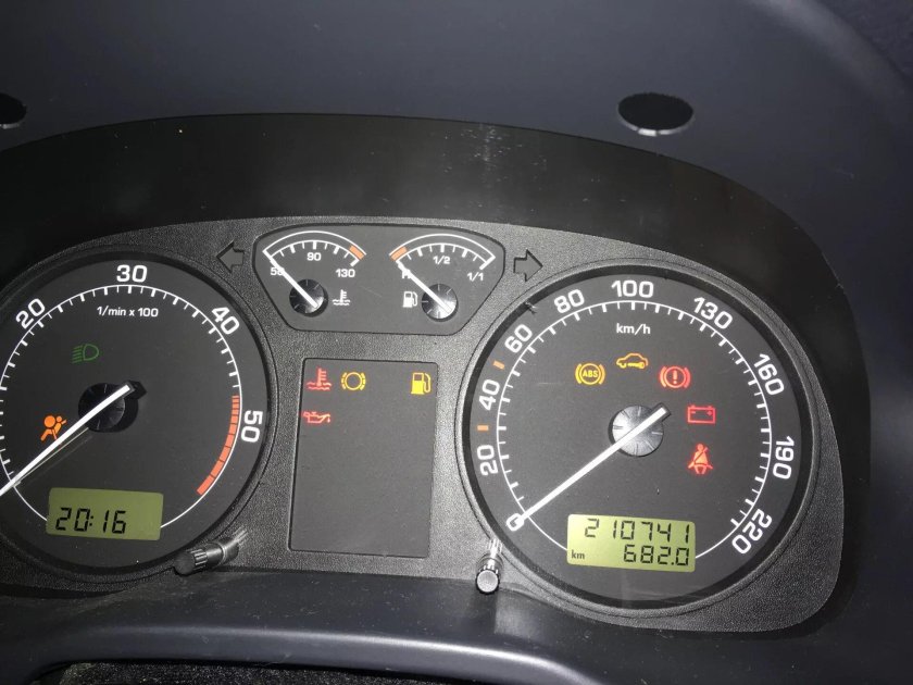 Skoda Fabia 2 приборная панель