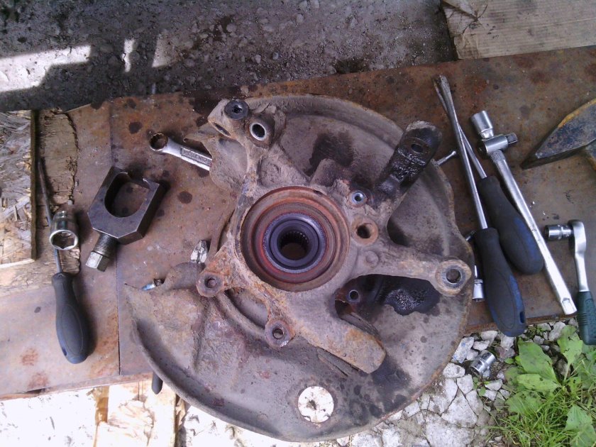 Задний ступичный подшипник Мерседес 124