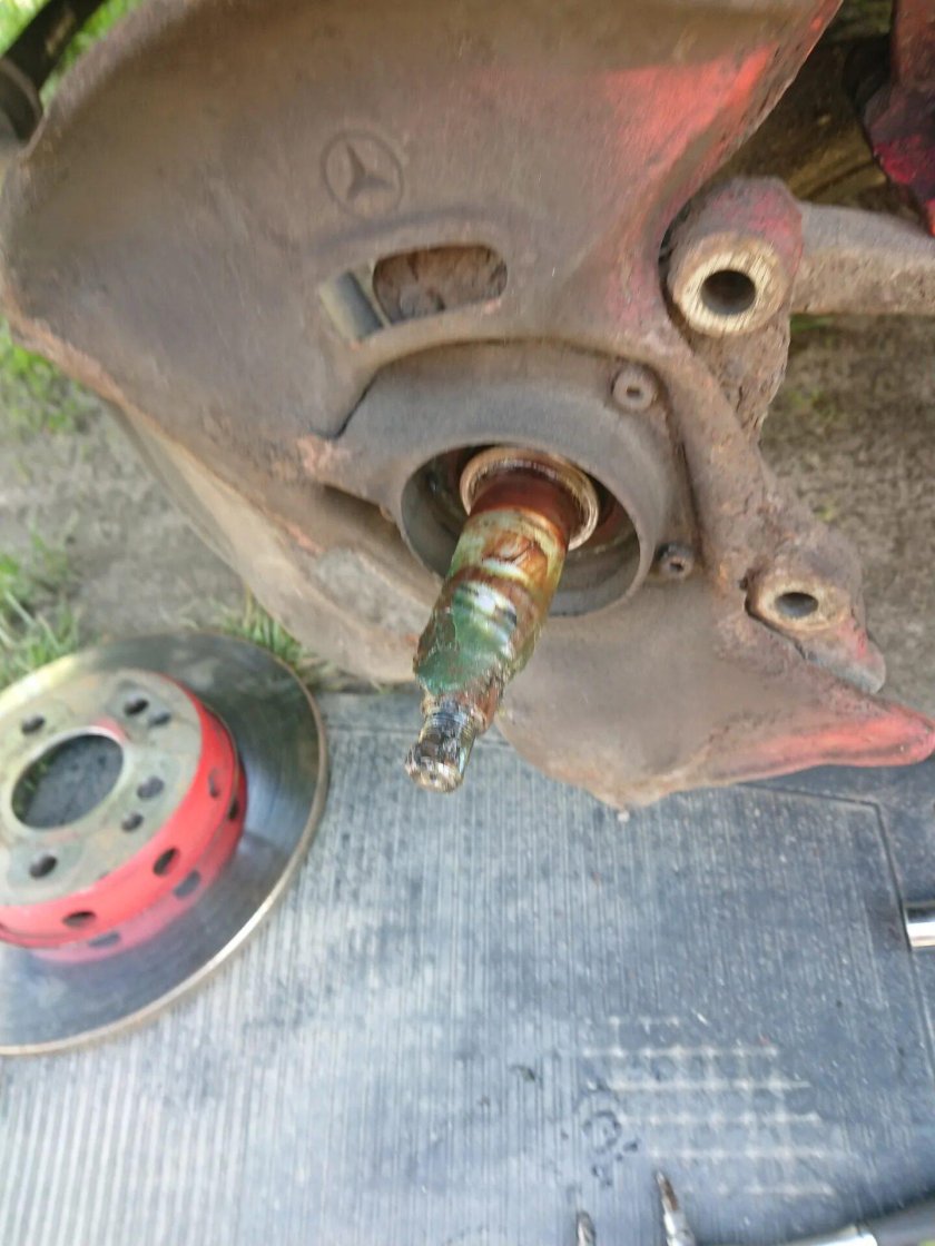 Передний ступичный подшипник Мерседес 124