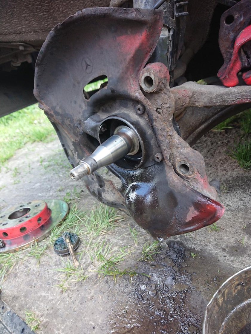 Передний ступичный подшипник Мерседес 124