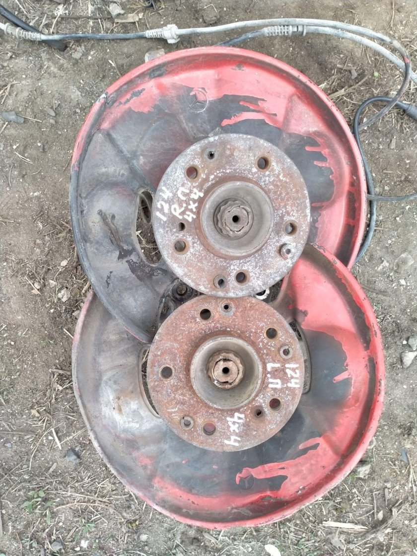 Задняя цапфа 124 Мерседес