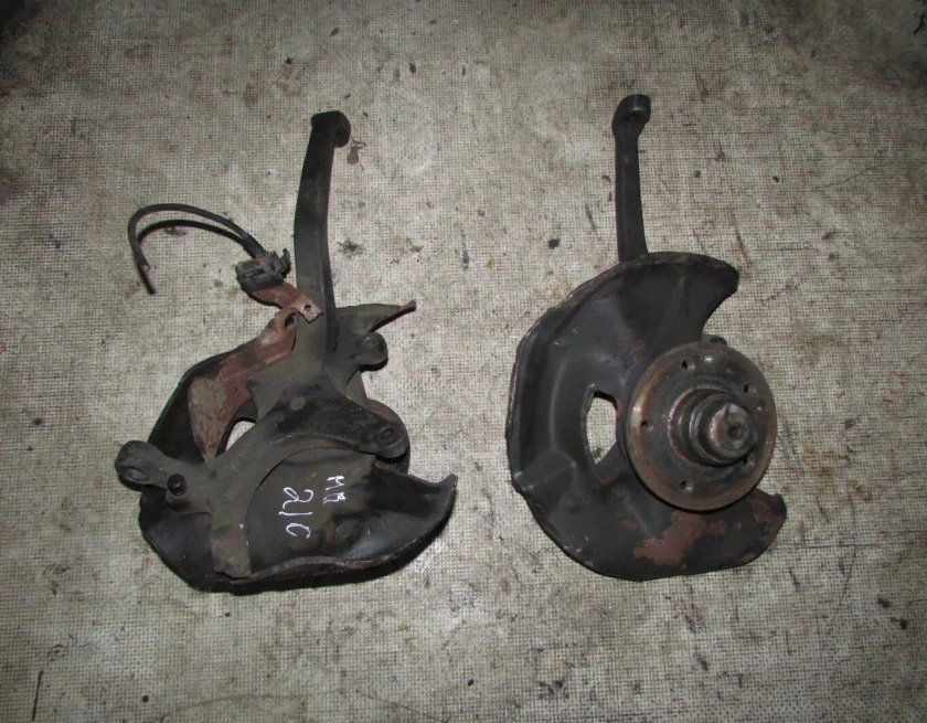 Поворотный кулак w210