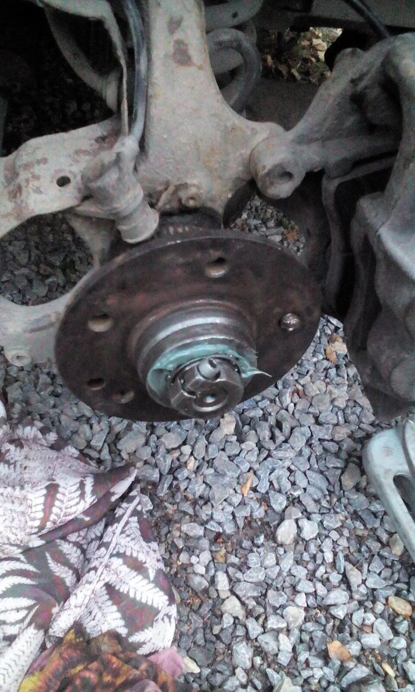 Задний ступичный подшипник Мерседес 124