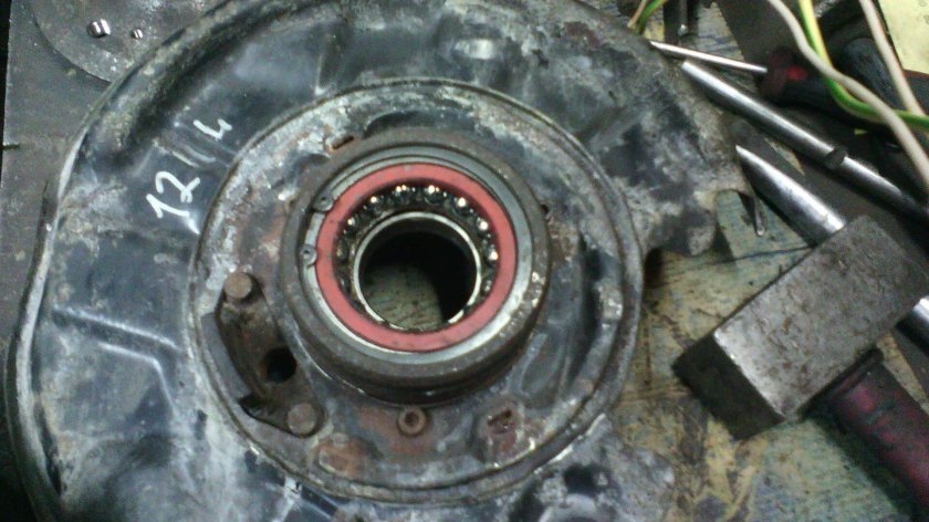 Подшипник ступицы Мерседес 190 задний