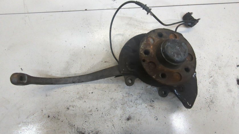 Кулак поворотный передний правый Мерседес 164 гл