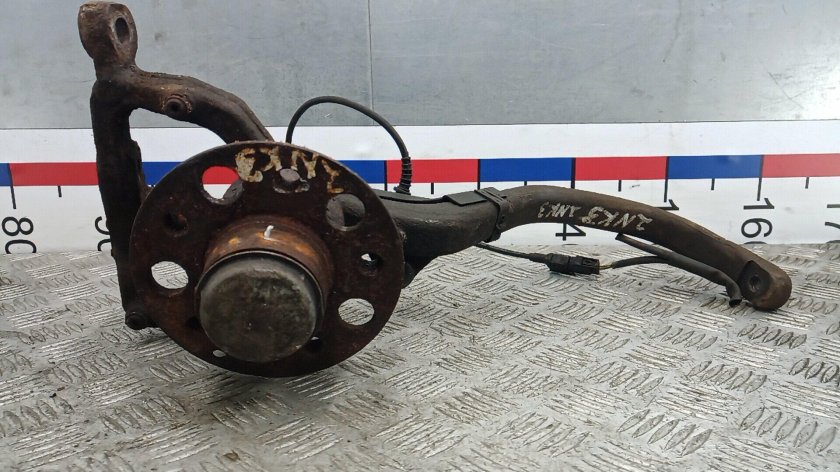 Цапфа передняя левая Мерседес 211