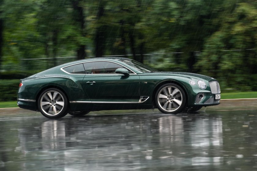 Бентли Континенталь 2022