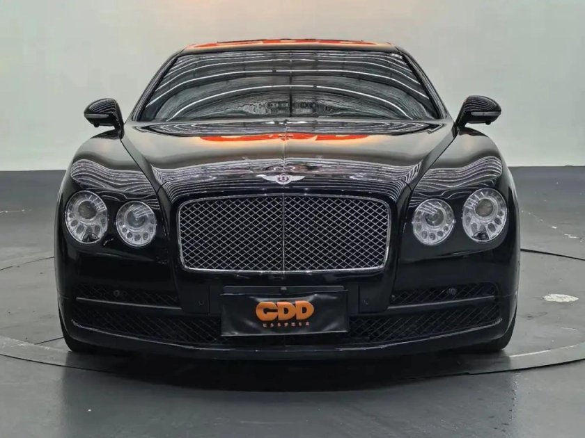 Автомобиль bentley