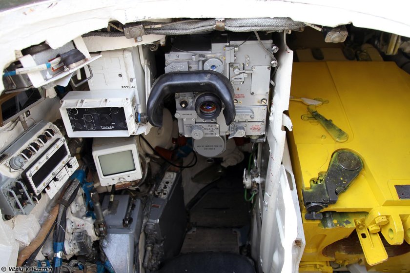 Кабина механика водителя танка т-80