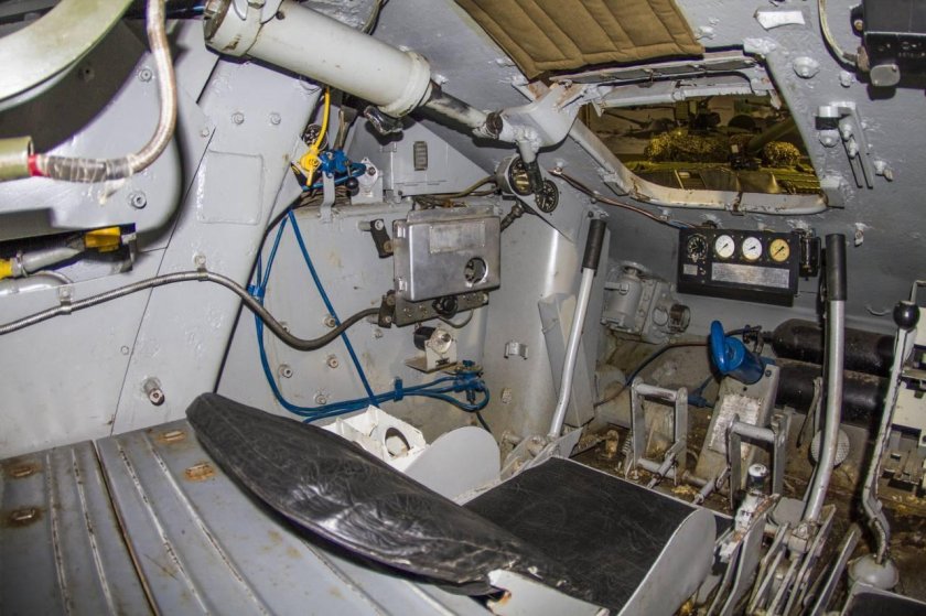 Место механика водителя т-34