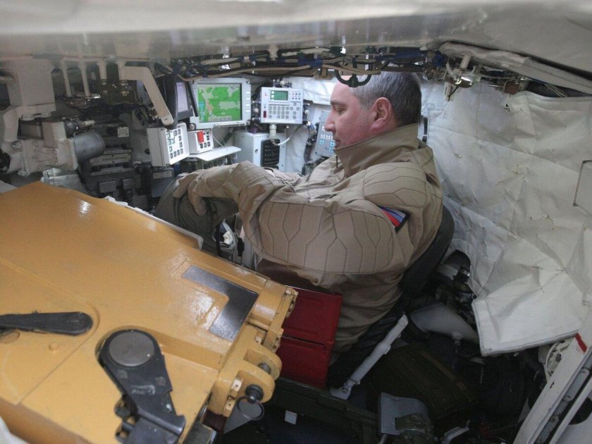 Кабина механика танка т 80