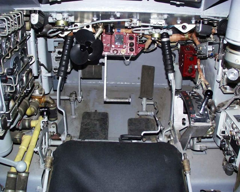 Кабина механика танка т 80