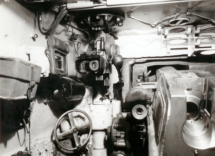 Внутри танка кв 1