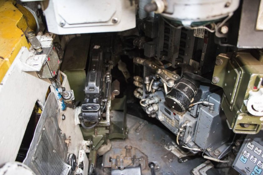 Кабина механика танка т 80