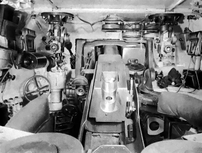 Внутри танка кв 1