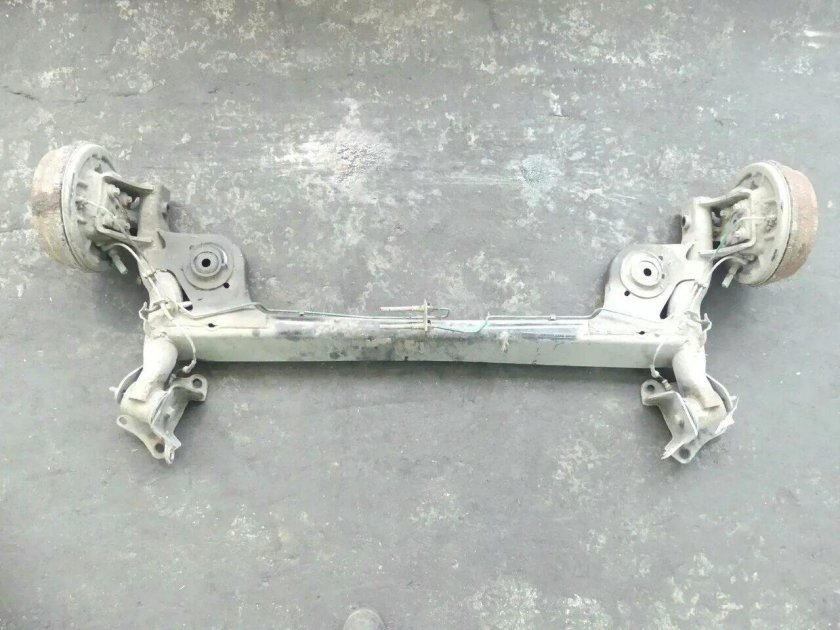 Балка Рено Логан 1