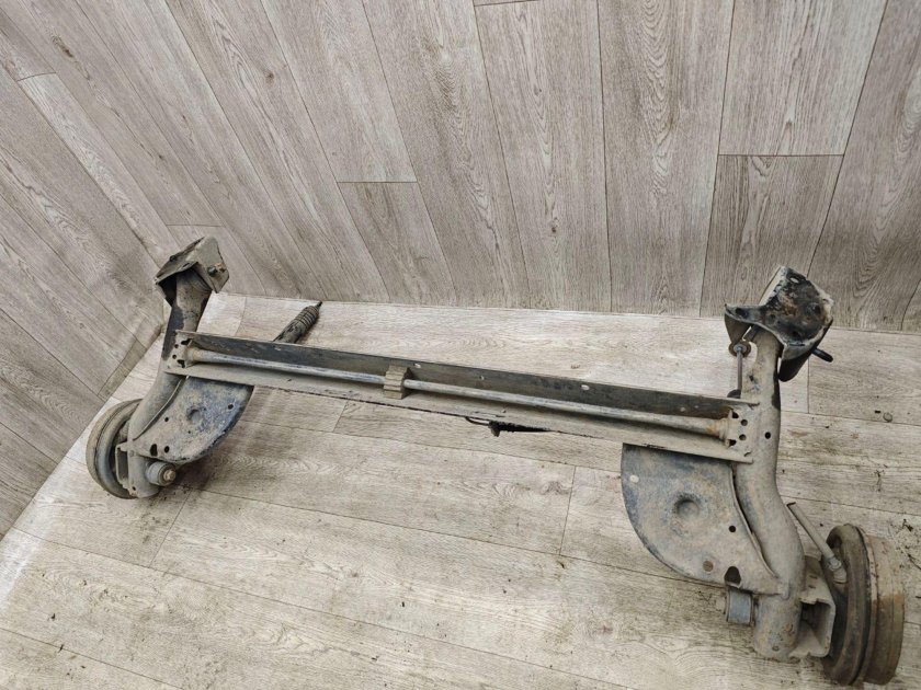 Балка рено логан 1