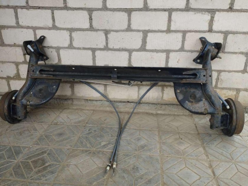 Задняя балка рено логан