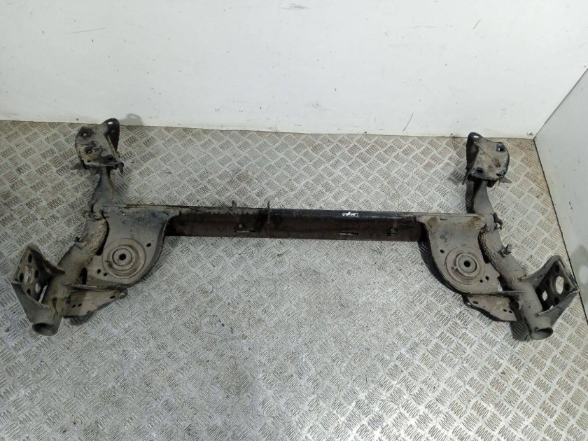 Задняя балка Логан 2