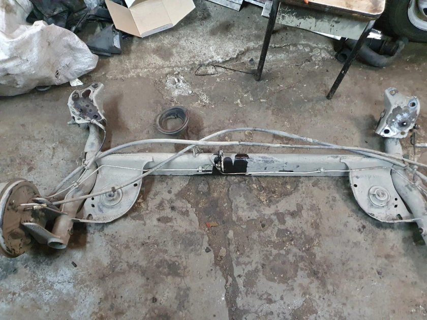 Балка Рено Логан 1