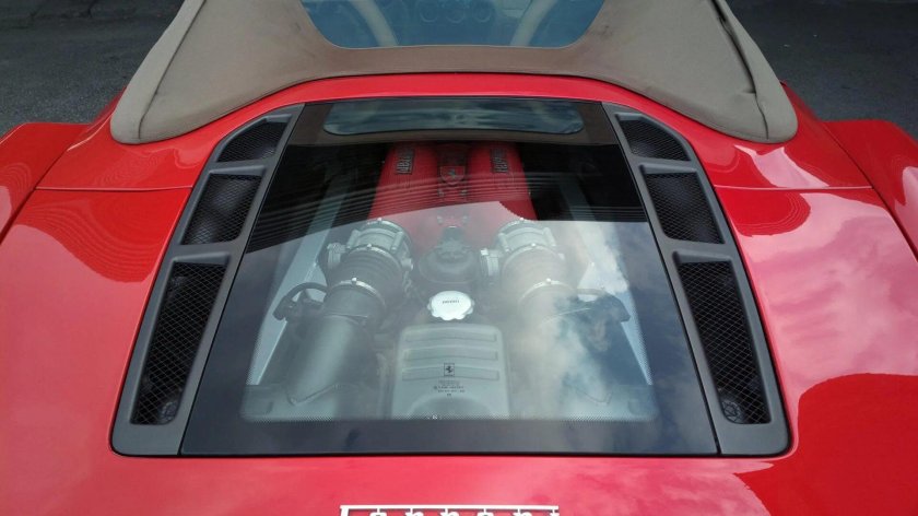 Капот со стеклом