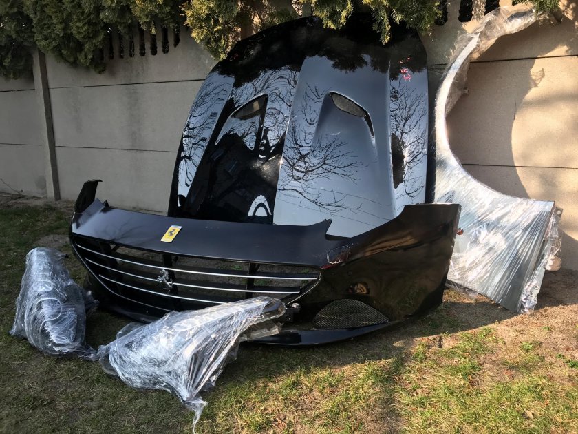 Феррари капот