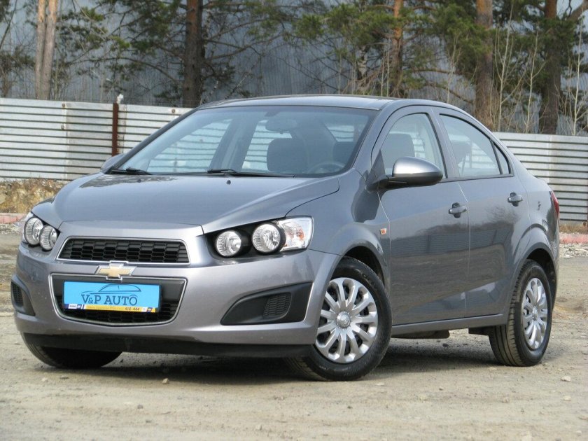 Шевроле Авео седан серый