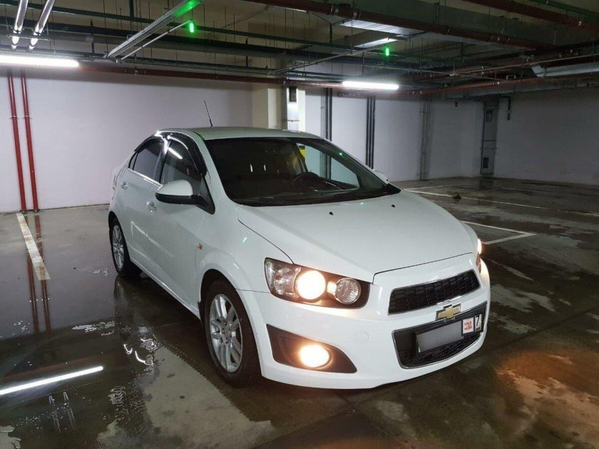 Шевроле Авео белая