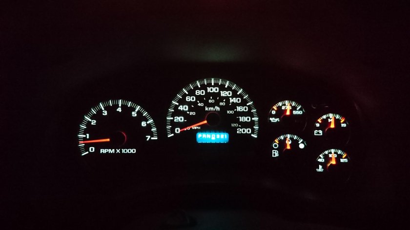 Chevrolet Tahoe 2005 приборная панель