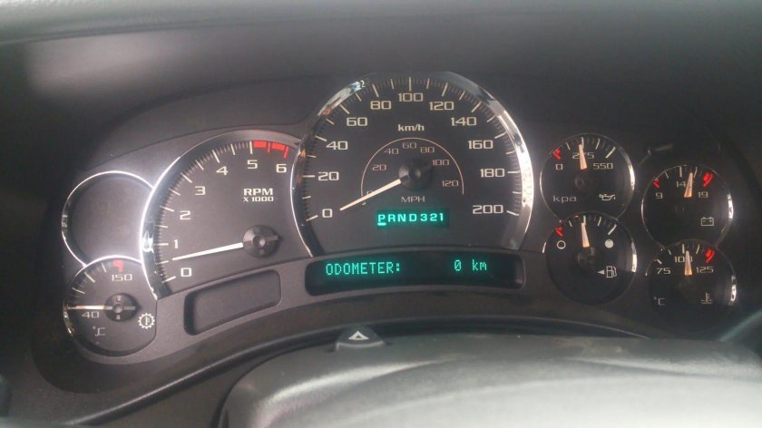 Chevrolet Tahoe 2005 приборная панель